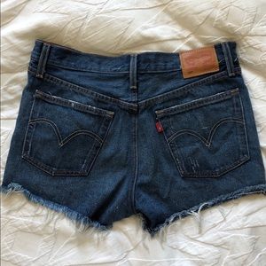 NWOT Levi’s cutoff button fly shorts